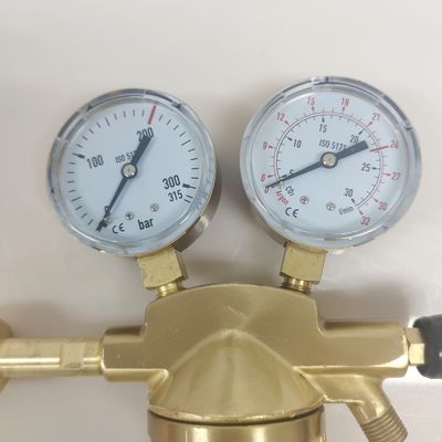 High Pressure Italy Type Heavy Duty Regulator with Duplex Gauge and ISO9001 Compliant